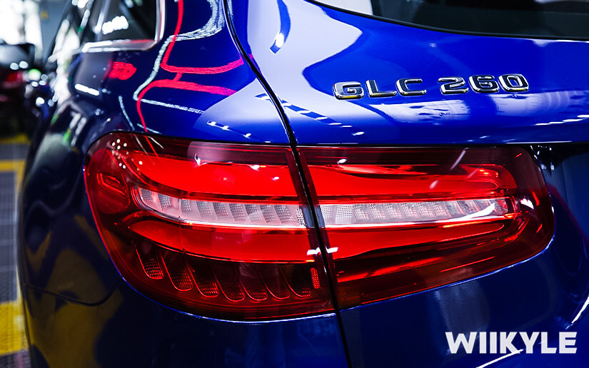 奔驰车尾灯细节图