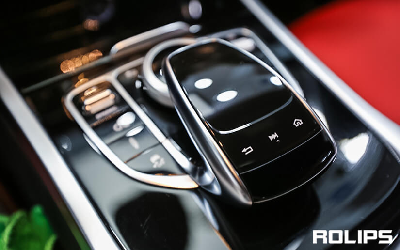 ROLIPS贴完车衣的细节展示图