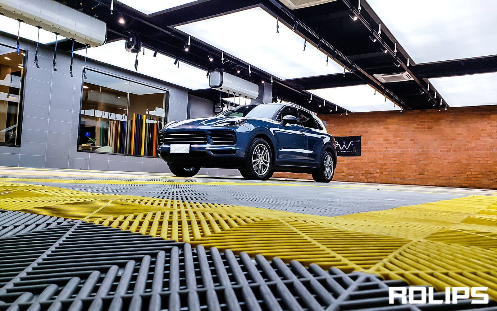保时捷可以贴ROLIPS车衣吗