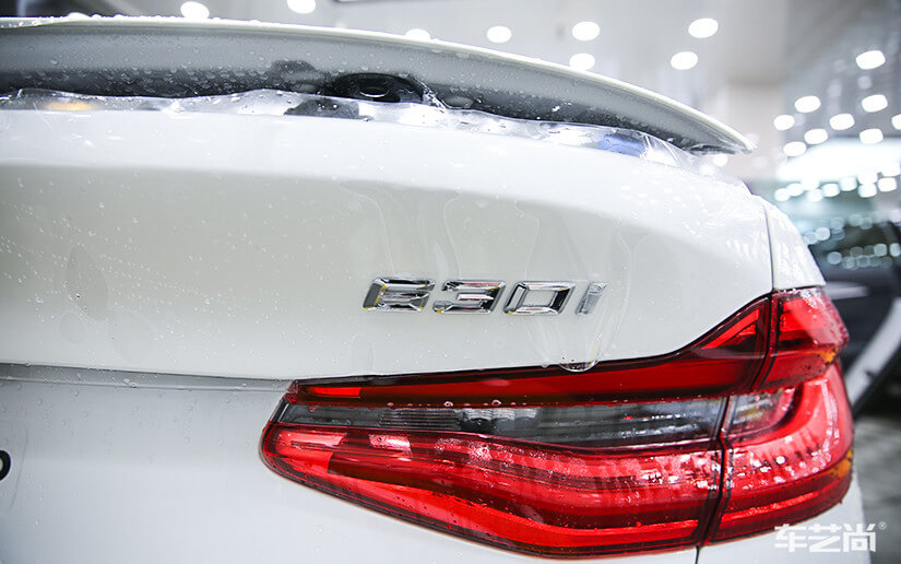 贴V-KOOL车衣的白色宝马细节图