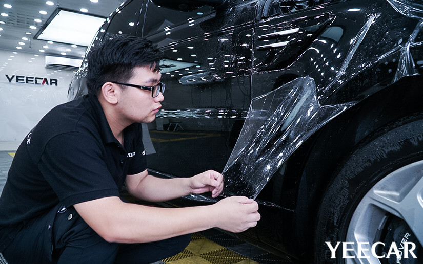 施工中，YEECAR车衣施工路虎