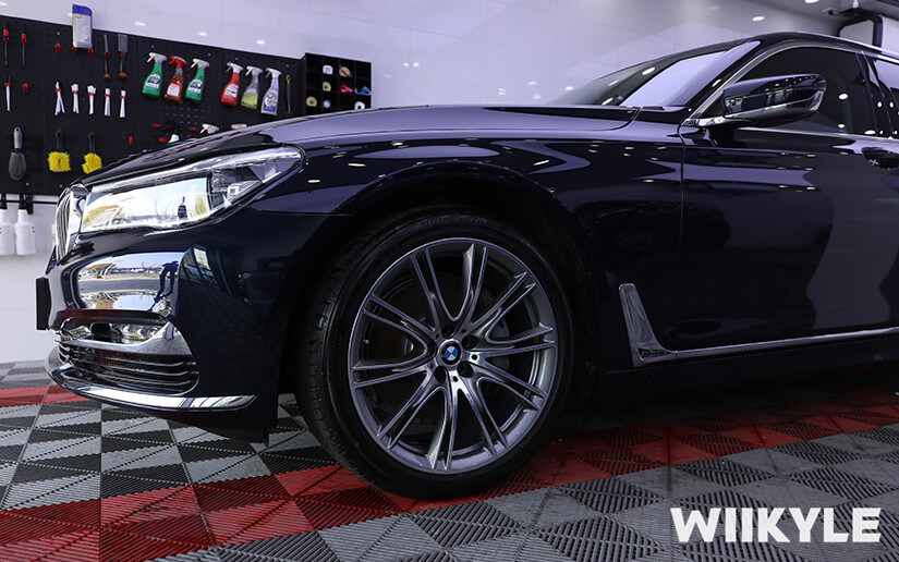 黑色宝马7系光鲜锃亮的形象