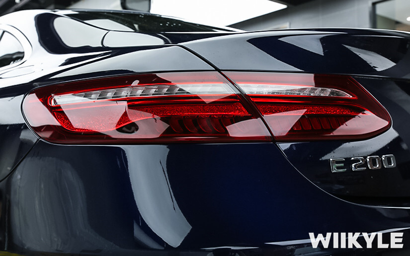 奔驰E200车尾灯展示