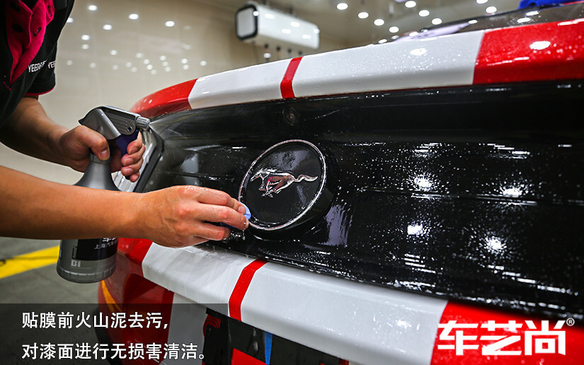 福特野马装贴威固漆面保护膜的施工流程展示（图一）