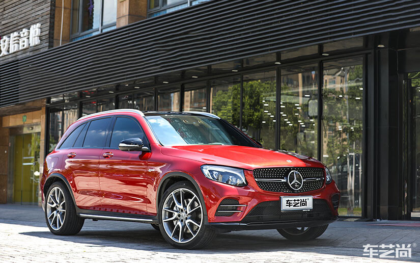 红色的奔驰车贴了龙膜隐形车衣会有什么样的效果呢?