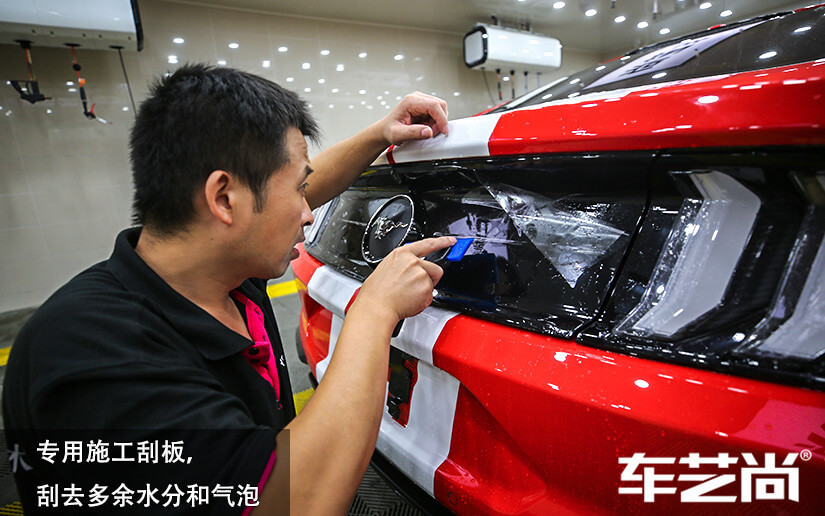 福特野马装贴威固漆面保护膜的施工流程展示（图四）
