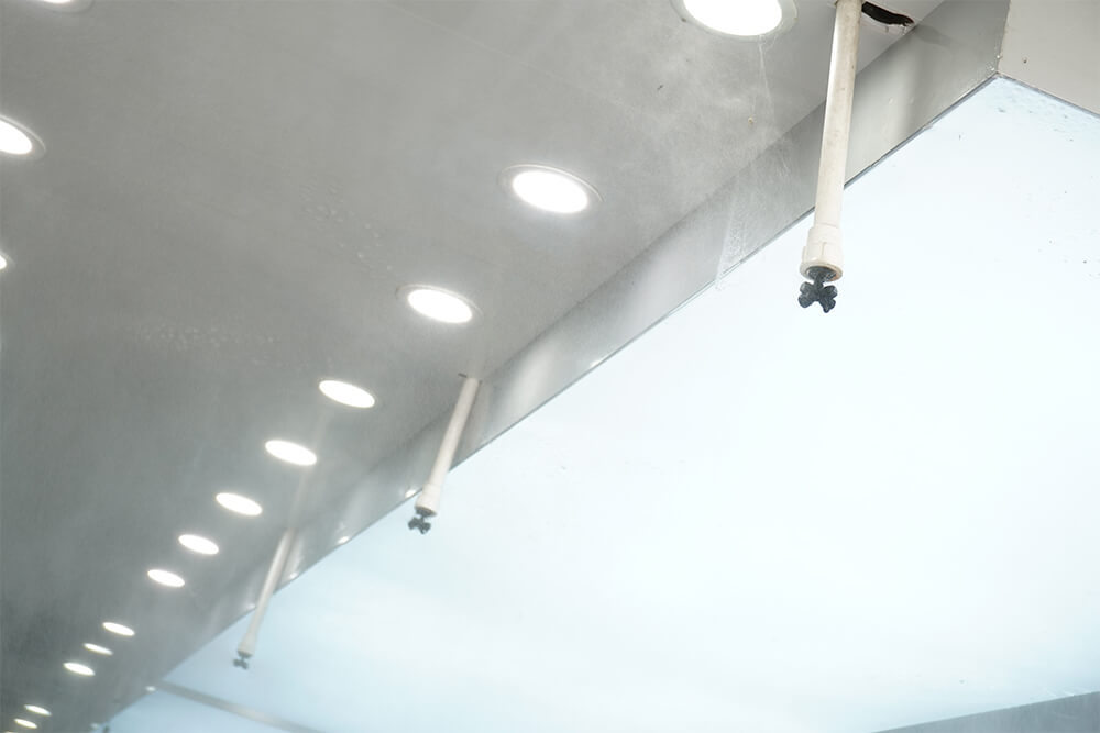 YEECAR隐形车衣施工过程展示（图四  无尘喷淋设施）